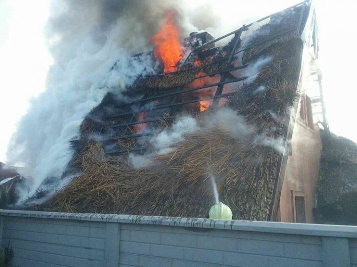 Požiar strechy Trstená na Ostrove 03