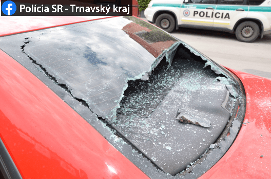 Peniaze vymáhal rýľom a bejzbolkou