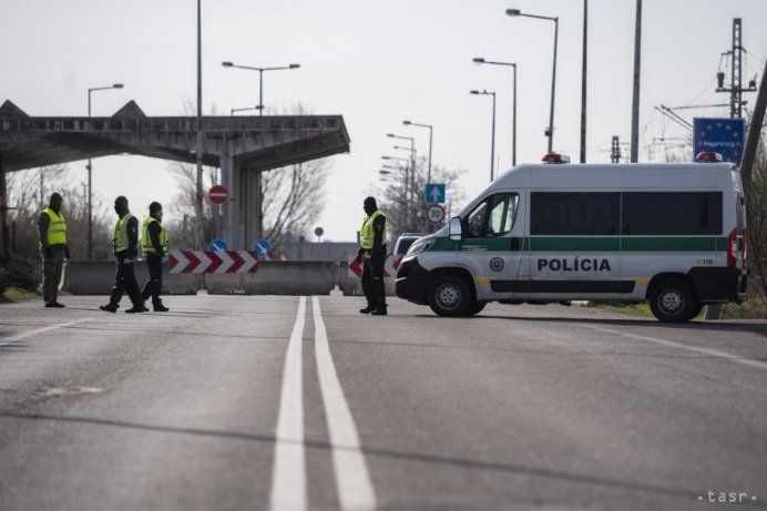 Maďarsko uzatvára hranice. Voľný pohyb je však v pásme do 30 km
