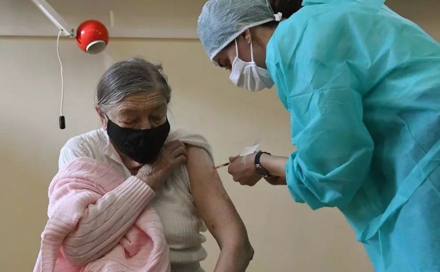 Seniori vo Hviezdoslavove sa do štvrtka môžu hlásiť na očkovanie