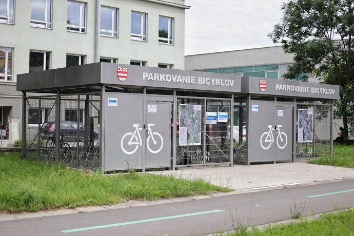 Školy môžu žiadať o prístrešky na bicykle. Ministerstvo dopravy spúšťa dotáciu za 750-tisíc eur