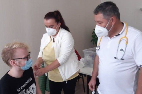 Trnavský kraj začal očkovať proti COVID-19 na stredných školách