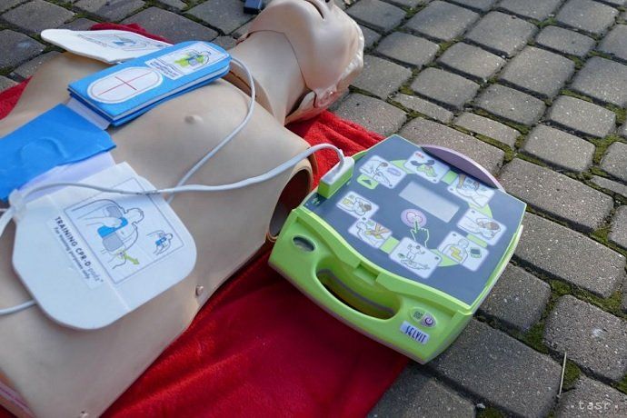 Chcete sa naučiť používať automatický defibrilátor? Prihláste sa na prednášku