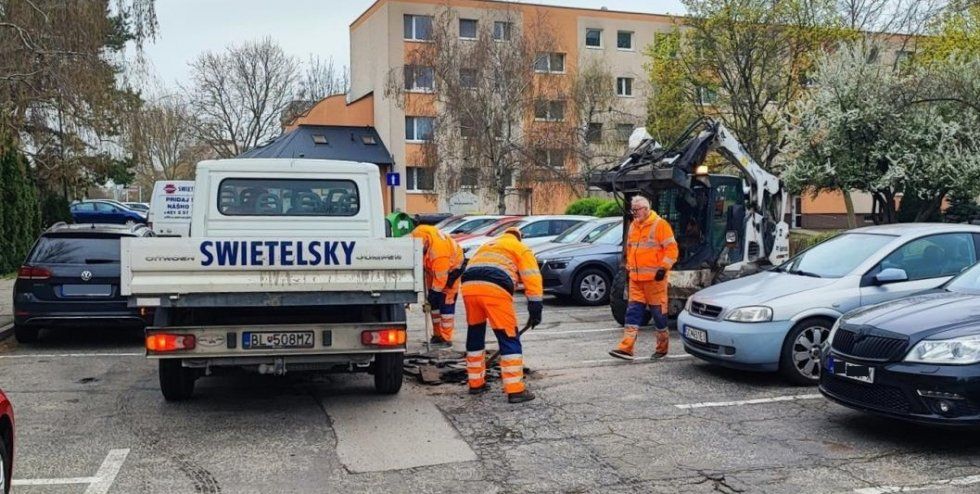 Začala sa jarná oprava výtlkov Začala sa jarná oprava výtlkov