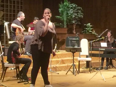 Koncert ZUŠBAND a Samaria Girls and He zdvihol ľudí zo stoličiek