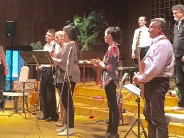 Koncert ZUŠBAND a Samaria Girls and He zdvihol ľudí zo stoličiek