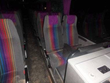 Vodiča autobusu trafila oceľová tyč, polícia hľadá šoféra nákladného auta