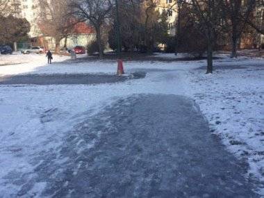Tip čitateľa: Ľudia sa sťažujú na zľadovatené chodníky