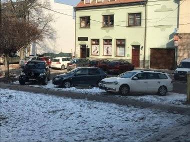 Tip čitateľa: Ľudia sa sťažujú na zľadovatené chodníky