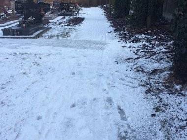 Tip čitateľa: Ľudia sa sťažujú na zľadovatené chodníky