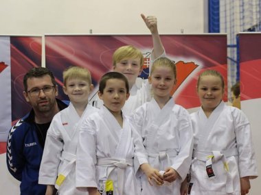 Négy éremmel tértek haza karatésaink a Szlovák Kupáról Négy éremmel tértek haza karatésaink a Szlovák Kupáról
