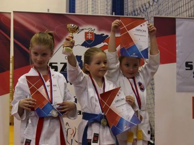 Négy éremmel tértek haza karatésaink a Szlovák Kupáról Négy éremmel tértek haza karatésaink a Szlovák Kupáról