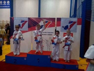 Négy éremmel tértek haza karatésaink a Szlovák Kupáról Négy éremmel tértek haza karatésaink a Szlovák Kupáról