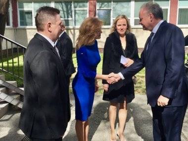 Prezident Andrej Kiska ocenil v Šamoríne prácu učiteľov a vyzval študnetov, aby si vybrali dobrú školu