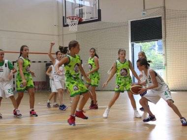 Staršie mini ŠBK víťazkami turnaja v Győri