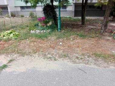 Tip čitateľa: Rozbitý chodník spôsobil úraz Tip čitateľa: Rozbitý chodník spôsobil úraz