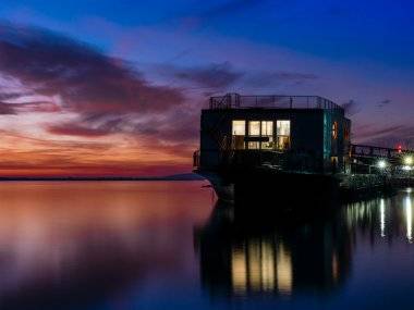 Foto čitateľa: Západ slnka nad Dunajom Foto čitateľa: Západ slnka nad Dunajom
