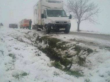Sneh potrápil vodičov v Trnavskom kraji Sneh potrápil vodičov v Trnavskom kraji