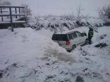 Sneh potrápil vodičov v Trnavskom kraji Sneh potrápil vodičov v Trnavskom kraji