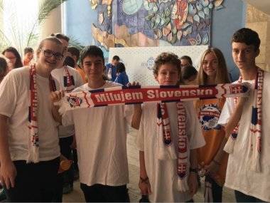 Šou Milujem Slovensko so šamorínskymi gymnazistami