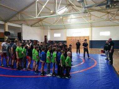 Po prvom kole sú mladí zápasníci na druhom mieste