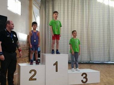 Po prvom kole sú mladí zápasníci na druhom mieste