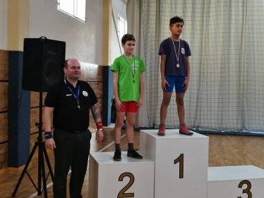 Po prvom kole sú mladí zápasníci na druhom mieste