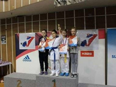 Skvelé výsledky šamorínskeho karate klubu Budokan Samaria v Trenčíne Skvelé výsledky šamorínskeho karate klubu Budokan Samaria v Trenčíne