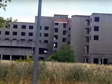 Najprv veľké plány, potom krach. V Šamoríne „straší“ nedostavaný komplex Najprv veľké plány, potom krach. V Šamoríne „straší“ nedostavaný komplex