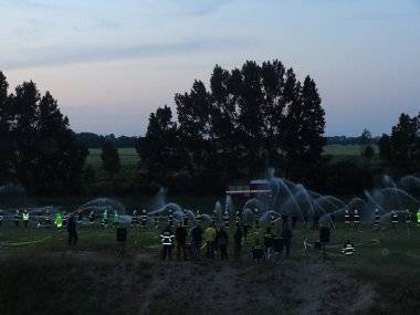 Fotoreportáž z nácviku hasičskej fontány Fotoreportáž z nácviku hasičskej fontány