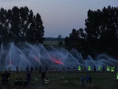 Fotoreportáž z nácviku hasičskej fontány Fotoreportáž z nácviku hasičskej fontány