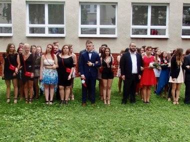 Zbohom škola, lúčime sa ...