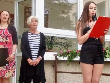 Zbohom škola, lúčime sa ...