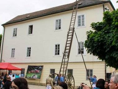 Képriport az „Így oltották a tüzet elődeink” elnevezésű IV. nemzetközi történelmi tűzoltó-technikai kiállításról