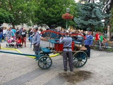 Képriport az „Így oltották a tüzet elődeink” elnevezésű IV. nemzetközi történelmi tűzoltó-technikai kiállításról