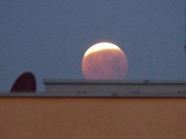 Foto čitateľa: Zatmenie mesiaca nad Šamorínom