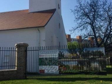 Vyrúbať kvôli škôlke 50 stromov?