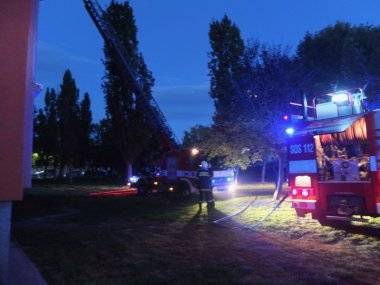 Pri požiari na Gazdovskom rade zasahovalo 15 hasičov