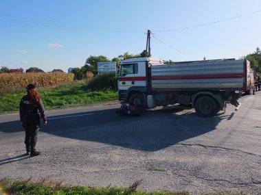 Súlyos baleset: Teherautó és motorkerékpár ütközött Somorján