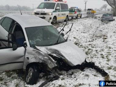 Prvý sneh sa skončil tragickou dopravnou nehodou