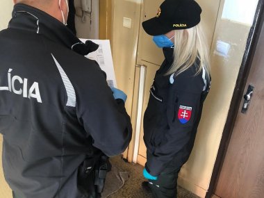 Dunajskostredskí policajti kontrolovali ľudí či dodržiavajú karanténu