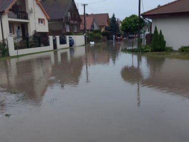 Včerajší dážď zamestnal hasičov (galéria)