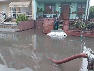 Včerajší dážď zamestnal hasičov (galéria)