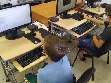 Počítačový krúžok môžu vaše deti absolvovať aj online!