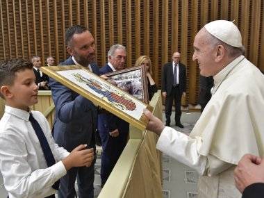 Pápežom požehnaný obraz erbu mesta Šamorín oslavuje výročie 