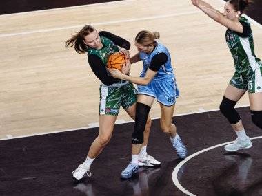 ŠBK Šamorín nestačil na Slovan, Tilda Slamová však predviedla dva parádne koše so sirénou ŠBK Šamorín nestačil na Slovan, Tilda Slamová však predviedla dva parádne koše so sirénou