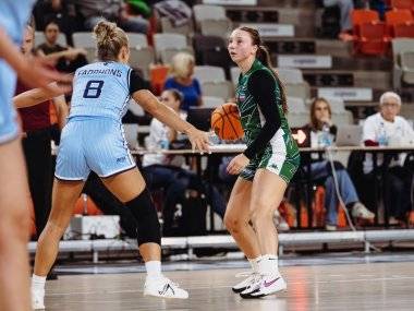 ŠBK Šamorín nestačil na Slovan, Tilda Slamová však predviedla dva parádne koše so sirénou ŠBK Šamorín nestačil na Slovan, Tilda Slamová však predviedla dva parádne koše so sirénou