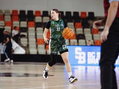 ŠBK Šamorín nestačil na Slovan, Tilda Slamová však predviedla dva parádne koše so sirénou ŠBK Šamorín nestačil na Slovan, Tilda Slamová však predviedla dva parádne koše so sirénou