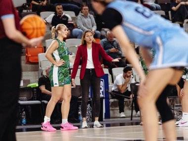 ŠBK Šamorín nestačil na Slovan, Tilda Slamová však predviedla dva parádne koše so sirénou ŠBK Šamorín nestačil na Slovan, Tilda Slamová však predviedla dva parádne koše so sirénou