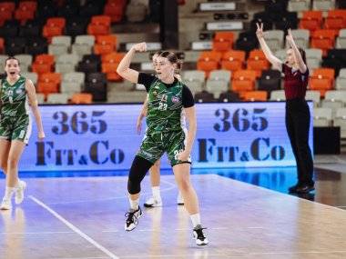 ŠBK Šamorín nestačil na Slovan, Tilda Slamová však predviedla dva parádne koše so sirénou ŠBK Šamorín nestačil na Slovan, Tilda Slamová však predviedla dva parádne koše so sirénou